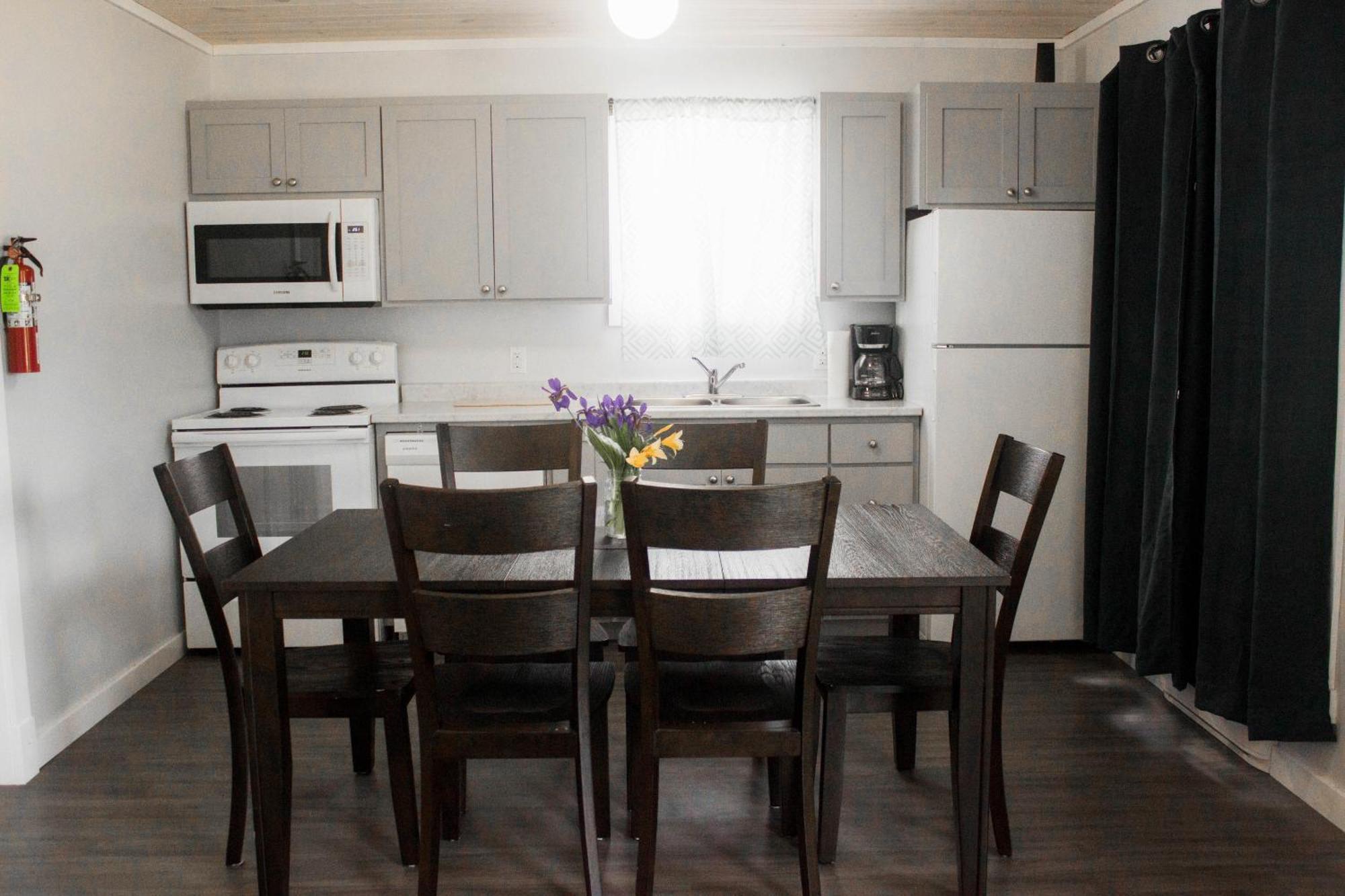 Hidden Acres Cottages Кавендиш Екстериор снимка